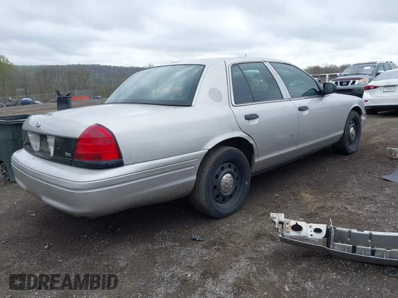✅ 2010 Ford Police Interceptor • VIN: 2FABP7BV5AX101517 • Лот: 44923167. Опубліковано раніше на IAAI з пробігом 136 472 миль. Безкоштовний доступ до архіву аукціонних продажів зі США та докладний звіт про історію автомобіля на DreamBid. Зображення 4.