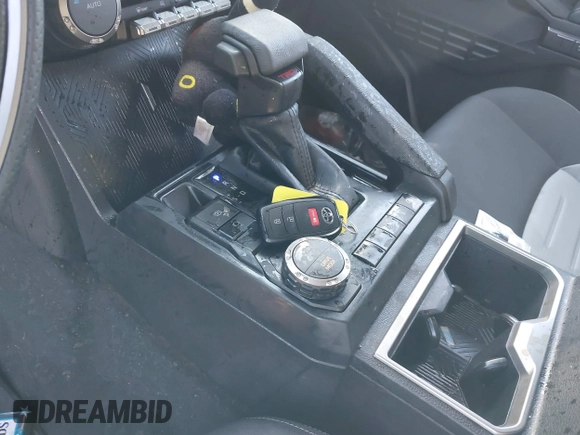 ✅ 2025 Toyota Tacoma SR5 • VIN: 3TMLB5FN3SM050351 • Lot: 43596018. Wystawiony na IAAI z przebiegiem 1 804 mil. Bezpłatny archiwum sprzedaży aukcyjnych z USA i szczegółowy raport historii pojazdu na DreamBid. Zdjęcie 11.