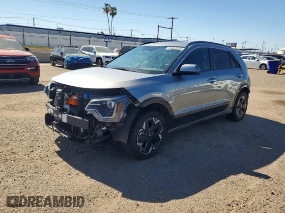 ✅ 2024 Kia Niro Wind • VIN: KNDCR3L17R5085945 • Лот: 58308956. Опубліковано раніше на Copart з пробігом 75 674 миль. Безкоштовний доступ до архіву аукціонних продажів зі США та докладний звіт про історію автомобіля на DreamBid. Зображення 1.