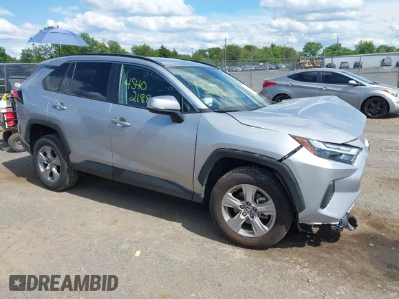 ✅ 2025 Toyota RAV4 XLE • VIN: 2T3W1RFV5SC313611 • Лот: 45402188. Опубліковано раніше на IAAI з пробігом 37 860 миль. Безкоштовний доступ до архіву аукціонних продажів зі США та докладний звіт про історію автомобіля на DreamBid. Зображення 1.