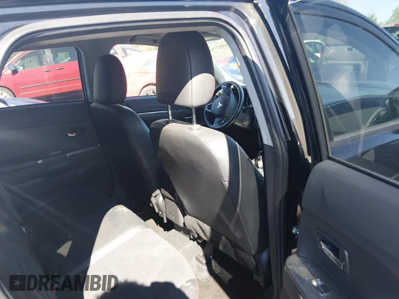 ✅ 2024 Mitsubishi Outlander S • VIN: JA4ARUAU1RU010247 • Lot: 44582196. Wystawiony na IAAI z przebiegiem 9 386 mil. Bezpłatny archiwum sprzedaży aukcyjnych z USA i szczegółowy raport historii pojazdu na DreamBid. Zdjęcie 8.