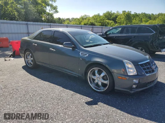 ✅ 2008 Cadillac STS RWD • VIN: 1G6DZ67A980172633 • Лот: 59227065. Опубликован ранее на Copart с пробегом 186 288 миль. Бесплатный доступ к архиву аукционных продаж из США и подробный отчёт об истории автомобиля на DreamBid. Изображение 4.