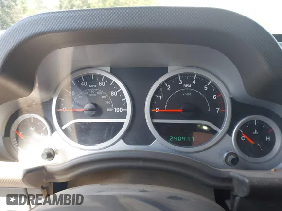 ✅ 2007 Jeep Wrangler Unlimited Sahara • VIN: 1J4GB591X7L160830 • Lot: 43314357. Wystawiony na IAAI z przebiegiem 240 477 mil. Bezpłatny archiwum sprzedaży aukcyjnych z USA i szczegółowy raport historii pojazdu na DreamBid. Zdjęcie 7.