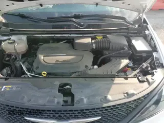 ✅ 2024 Chrysler Voyager LX • VIN: 2C4RC1CGXRR106939 • Lot: 80786085. Wystawiony na Copart z przebiegiem 59 858 mil. Bezpłatny archiwum sprzedaży aukcyjnych z USA i szczegółowy raport historii pojazdu na DreamBid. Zdjęcie 14.