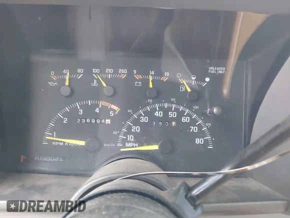 ✅ 1994 Chevrolet Suburban • VIN: 1GBEC16K3RJ426658 • Lot: 43051246. Wystawiony na IAAI z przebiegiem 236 994 mil. Bezpłatny archiwum sprzedaży aukcyjnych z USA i szczegółowy raport historii pojazdu na DreamBid. Zdjęcie 7.