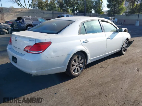 ✅ 2006 Toyota Avalon XL • VIN: 4T1BK36B76U156644 • Lot: 43220240. Wystawiony na IAAI z przebiegiem 249 979 mil. Bezpłatny archiwum sprzedaży aukcyjnych z USA i szczegółowy raport historii pojazdu na DreamBid. Zdjęcie 4.