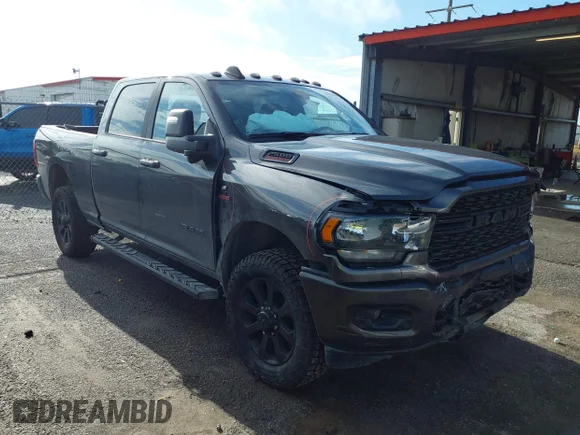 ✅ 2024 Ram 2500 Big Horn • VIN: 3C6UR5DL3RG317893 • Lot: 45113359. Wystawiony na IAAI z przebiegiem 59 143 mil. Bezpłatny archiwum sprzedaży aukcyjnych z USA i szczegółowy raport historii pojazdu na DreamBid. Zdjęcie 1.