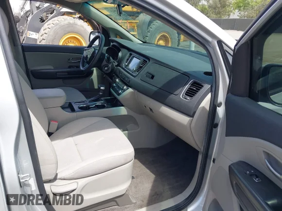 ✅ 2020 Kia Sedona L • VIN: KNDMA5C11L6635455 • Lot: 44784342. Wystawiony na IAAI z przebiegiem 54 847 mil. Bezpłatny archiwum sprzedaży aukcyjnych z USA i szczegółowy raport historii pojazdu na DreamBid. Zdjęcie 5.