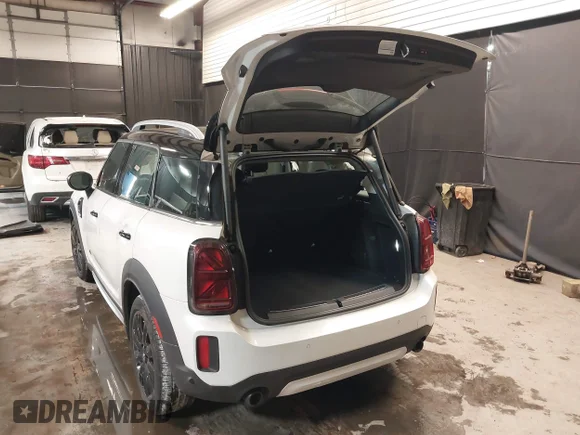 ✅ 2024 MINI Countryman Cooper S • VIN: WMZ83BR09R3S15798 • Lot: 44185697. Wystawiony na IAAI z przebiegiem 10 244 mil. Bezpłatny archiwum sprzedaży aukcyjnych z USA i szczegółowy raport historii pojazdu na DreamBid. Zdjęcie 3.
