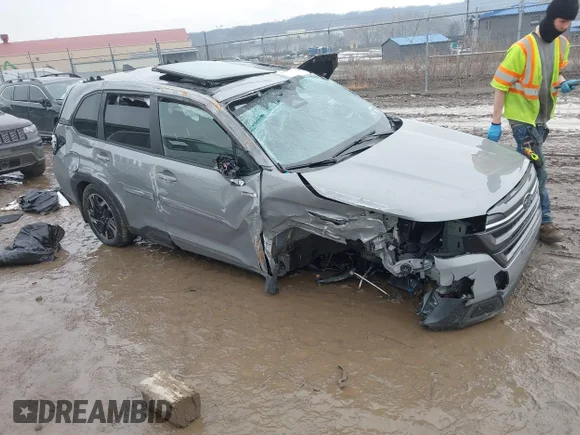 ✅ 2025 Subaru Forester Limited Hybrid • VIN: JF2SLSRD3SH416969 • Lot: 44412039. Wystawiony na IAAI z przebiegiem 6 830 mil. Bezpłatny archiwum sprzedaży aukcyjnych z USA i szczegółowy raport historii pojazdu na DreamBid. Zdjęcie 1.