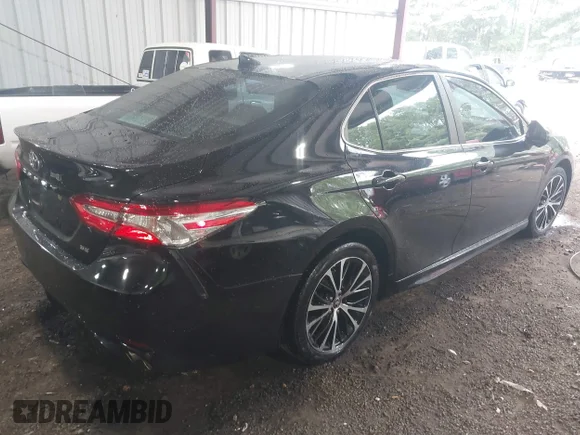 ✅ 2020 Toyota Camry SE • VIN: 4T1G11AK0LU957741 • Lot: 42696324. Wystawiony na IAAI z przebiegiem 74 640 mil. Bezpłatny archiwum sprzedaży aukcyjnych z USA i szczegółowy raport historii pojazdu na DreamBid. Zdjęcie 4.