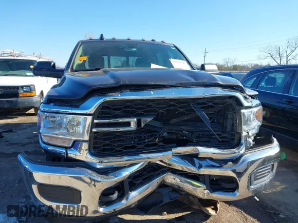 ✅ 2019 Ram 2500 Tradesman • VIN: 3C6UR5CLXKG592829 • Лот: 43785945. Опубліковано раніше на IAAI з пробігом 125 433 миль. Безкоштовний доступ до архіву аукціонних продажів зі США та докладний звіт про історію автомобіля на DreamBid. Зображення 6.