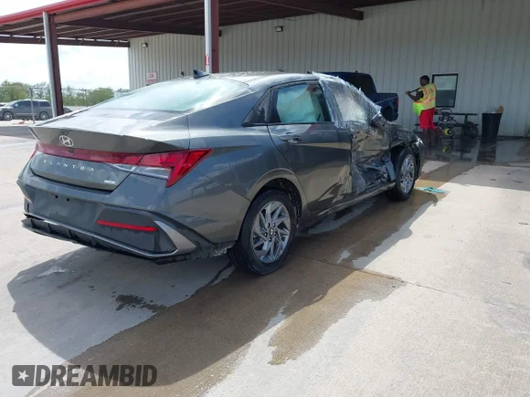✅ 2024 Hyundai Elantra Blue • VIN: KMHLM4DJ2RU118838 • Lot: 44677586. Wystawiony na IAAI z przebiegiem 17 483 mil. Bezpłatny archiwum sprzedaży aukcyjnych z USA i szczegółowy raport historii pojazdu na DreamBid. Zdjęcie 4.