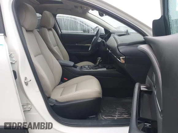 ✅ 2022 Mazda CX-30 S Carbon Edition • VIN: 3MVDMBCL6NM453999 • Lot: 44924375. Wystawiony na IAAI z przebiegiem 26 211 mil. Bezpłatny archiwum sprzedaży aukcyjnych z USA i szczegółowy raport historii pojazdu na DreamBid. Zdjęcie 5.