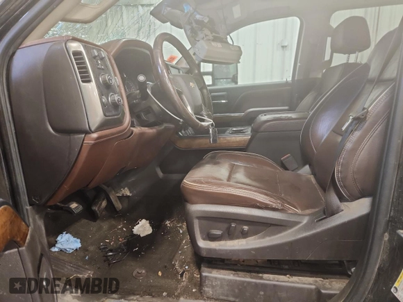 ✅ 2015 Chevrolet Silverado 2500HD High Country • VIN: 1GC1KXE83FF638092 • Lot: 92230045. Wystawiony na Copart z przebiegiem Nie podano. Bezpłatny archiwum sprzedaży aukcyjnych z USA i szczegółowy raport historii pojazdu na DreamBid. Zdjęcie 7.