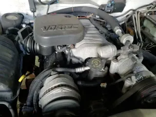 ✅ 2000 GMC Sierra 3500 • VIN: 1GTHK33J0YF438044 • Lot: 85861684. Wystawiony na Copart z przebiegiem 173 915 mil. Bezpłatny archiwum sprzedaży aukcyjnych z USA i szczegółowy raport historii pojazdu na DreamBid. Zdjęcie 13.