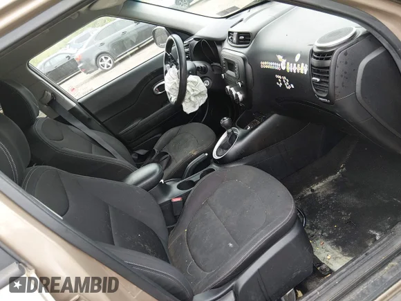 ✅ 2015 Kia Soul • VIN: KNDJN2A22F7129570 • Lot: 45111628. Wystawiony na IAAI z przebiegiem 71 347 mil. Bezpłatny archiwum sprzedaży aukcyjnych z USA i szczegółowy raport historii pojazdu na DreamBid. Zdjęcie 5.