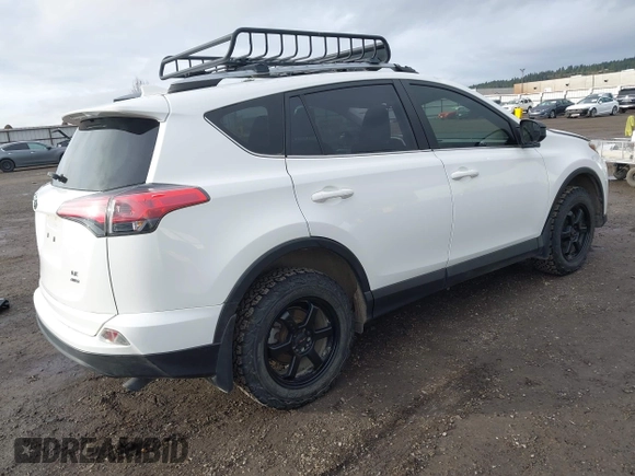 ✅ 2018 Toyota RAV4 LE • VIN: JTMBFREVXJJ229393 • Lot: 43950273. Wystawiony na IAAI z przebiegiem 19 748 mil. Bezpłatny archiwum sprzedaży aukcyjnych z USA i szczegółowy raport historii pojazdu na DreamBid. Zdjęcie 4.