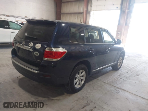 ✅ 2013 Toyota Highlander SE • VIN: 5TDBK3EH1DS191000 • Lot: 44984354. Wystawiony na IAAI z przebiegiem 129 087 mil. Bezpłatny archiwum sprzedaży aukcyjnych z USA i szczegółowy raport historii pojazdu na DreamBid. Zdjęcie 4.