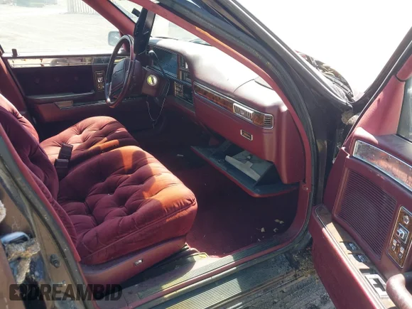 ✅ 1990 Chrysler New Yorker • VIN: 1C3XY66R3LD704517 • Lot: 42969382. Wystawiony na IAAI z przebiegiem Nie podano. Bezpłatny archiwum sprzedaży aukcyjnych z USA i szczegółowy raport historii pojazdu na DreamBid. Zdjęcie 5.