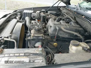 ✅ 2005 Ford Explorer Eddie Bauer • VIN: 1FMDU74K95UA83742 • Lot: 42061489. Wystawiony na IAAI z przebiegiem Nie podano. Bezpłatny archiwum sprzedaży aukcyjnych z USA i szczegółowy raport historii pojazdu na DreamBid. Zdjęcie 19.