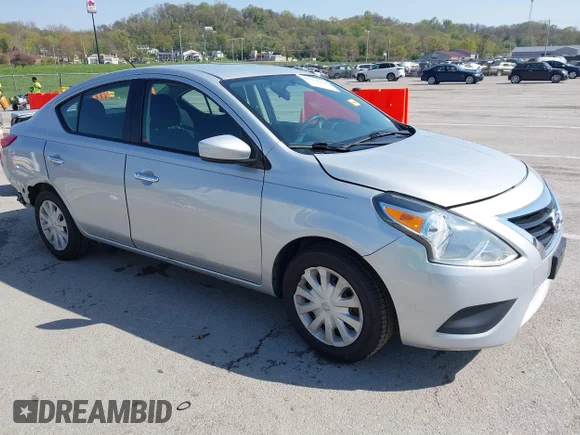 ✅ 2017 Nissan Versa SV • VIN: 3N1CN7AP3HK430468 • Lot: 42032958. Wystawiony na IAAI z przebiegiem 81 428 mil. Bezpłatny archiwum sprzedaży aukcyjnych z USA i szczegółowy raport historii pojazdu na DreamBid. Zdjęcie 1.