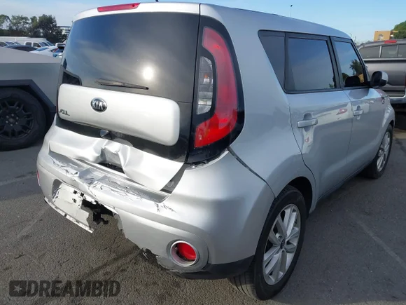 ✅ 2018 Kia Soul + • VIN: KNDJP3A51J7545242 • Lot: 44309581. Wystawiony na IAAI z przebiegiem 91 373 mil. Bezpłatny archiwum sprzedaży aukcyjnych z USA i szczegółowy raport historii pojazdu na DreamBid. Zdjęcie 4.