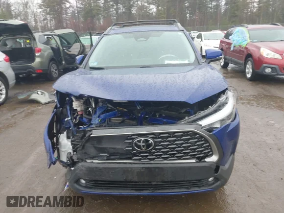 ✅ 2023 Toyota Corolla Cross XLE • VIN: 7MUDAABG1PV062955 • Lot: 44768503. Wystawiony na IAAI z przebiegiem 46 901 mil. Bezpłatny archiwum sprzedaży aukcyjnych z USA i szczegółowy raport historii pojazdu na DreamBid. Zdjęcie 6.