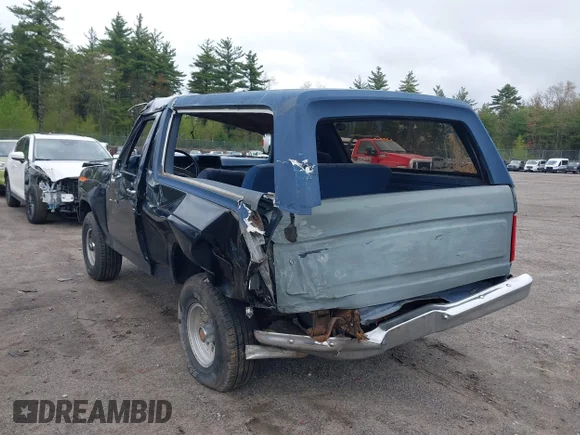 ✅ 1986 Ford Bronco Custom • VIN: 1FMEU15HXGLB17197 • Lot: 45129538. Wystawiony na IAAI z przebiegiem 140 066 mil. Bezpłatny archiwum sprzedaży aukcyjnych z USA i szczegółowy raport historii pojazdu na DreamBid. Zdjęcie 6.