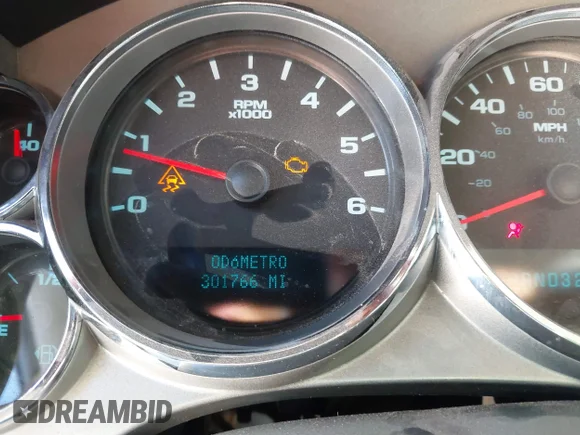 ✅ 2008 Chevrolet Silverado 1500 1LT • VIN: 3GCEK13C38G163664 • Lot: 43211250. Wystawiony na IAAI z przebiegiem 301 766 mil. Bezpłatny archiwum sprzedaży aukcyjnych z USA i szczegółowy raport historii pojazdu na DreamBid. Zdjęcie 7.