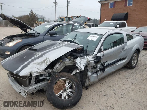 ✅ 2007 Ford Mustang Deluxe • VIN: 1ZVFT80N875344844 • Lot: 44045830. Wystawiony na IAAI z przebiegiem Nie podano. Bezpłatny archiwum sprzedaży aukcyjnych z USA i szczegółowy raport historii pojazdu na DreamBid. Zdjęcie 2.
