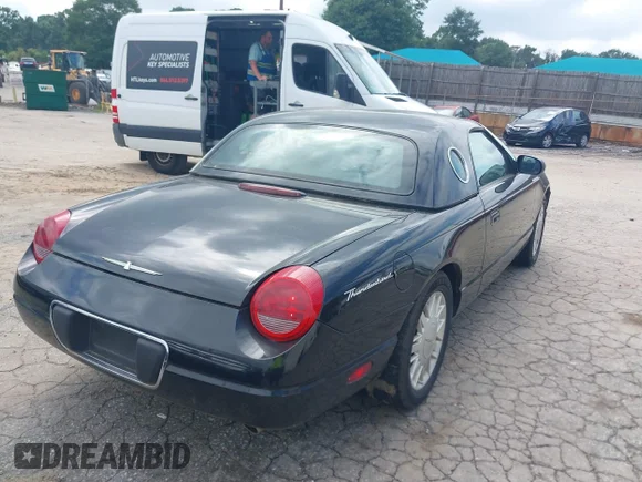 ✅ 2003 Ford Thunderbird Deluxe • VIN: 1FAHP60A43Y111799 • Лот: 42925550. Опубліковано раніше на IAAI з пробігом 130 864 миль. Безкоштовний доступ до архіву аукціонних продажів зі США та докладний звіт про історію автомобіля на DreamBid. Зображення 4.