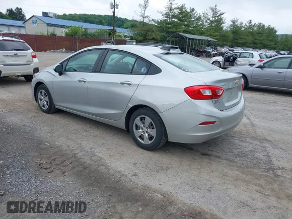 ✅ 2017 Chevrolet Cruze LS • VIN: 1G1BB5SM4H7220995 • Lot: 42289804. Wystawiony na IAAI z przebiegiem 89 922 mil. Bezpłatny archiwum sprzedaży aukcyjnych z USA i szczegółowy raport historii pojazdu na DreamBid. Zdjęcie 3.