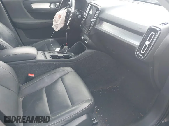 ✅ 2020 Volvo XC40 Momentum • VIN: YV4162UK5L2252164 • Lot: 43849798. Wystawiony na IAAI z przebiegiem 48 202 mil. Bezpłatny archiwum sprzedaży aukcyjnych z USA i szczegółowy raport historii pojazdu na DreamBid. Zdjęcie 5.