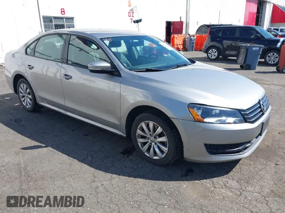 ✅ 2014 Volkswagen Passat Wolfsburg Edition • VIN: 1VWAT7A38EC075514 • Lot: 42032834. Wystawiony na IAAI z przebiegiem 141 015 mil. Bezpłatny archiwum sprzedaży aukcyjnych z USA i szczegółowy raport historii pojazdu na DreamBid. Zdjęcie 1.