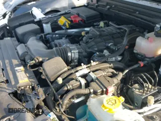 ✅ 2023 Jeep Gladiator Overland • VIN: 1C6HJTFG1PL553343 • Lot: 41349518. Wystawiony na IAAI z przebiegiem 19 556 mil. Bezpłatny archiwum sprzedaży aukcyjnych z USA i szczegółowy raport historii pojazdu na DreamBid. Zdjęcie 19.