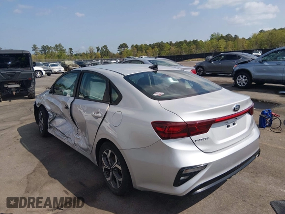 ✅ 2021 Kia Forte LXS • VIN: 3KPF24AD1ME335892 • Lot: 44705846. Wystawiony na IAAI z przebiegiem 80 632 mil. Bezpłatny archiwum sprzedaży aukcyjnych z USA i szczegółowy raport historii pojazdu na DreamBid. Zdjęcie 3.