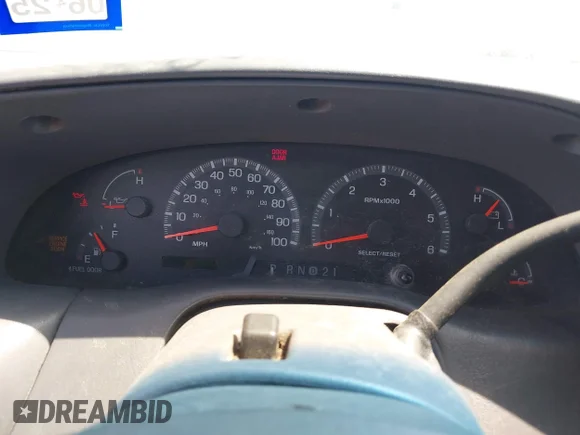 ✅ 2000 Ford Expedition XLT • VIN: 1FMRU15L0YLB14588 • Lot: 42762639. Wystawiony na IAAI z przebiegiem Nie podano. Bezpłatny archiwum sprzedaży aukcyjnych z USA i szczegółowy raport historii pojazdu na DreamBid. Zdjęcie 7.