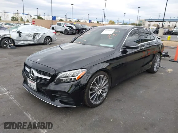✅ 2021 Mercedes-Benz C 300 • VIN: W1KWF8DBXMR615830 • Lot: 44038050. Wystawiony na IAAI z przebiegiem 95 542 mil. Bezpłatny archiwum sprzedaży aukcyjnych z USA i szczegółowy raport historii pojazdu na DreamBid. Zdjęcie 2.