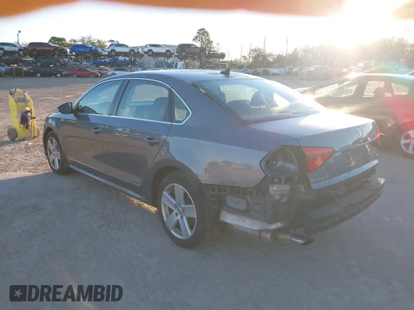 ✅ 2016 Volkswagen Passat SE • VIN: 1VWBT7A3XGC065896 • Lot: 44168724. Wystawiony na IAAI z przebiegiem 106 582 mil. Bezpłatny archiwum sprzedaży aukcyjnych z USA i szczegółowy raport historii pojazdu na DreamBid. Zdjęcie 3.