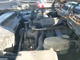 ✅ 2003 Chevrolet Silverado 2500HD LS • VIN: 1GCHC29113E232275 • Lot: 41367050. Wystawiony na IAAI z przebiegiem 266 450 mil. Bezpłatny archiwum sprzedaży aukcyjnych z USA i szczegółowy raport historii pojazdu na DreamBid. Zdjęcie 19.