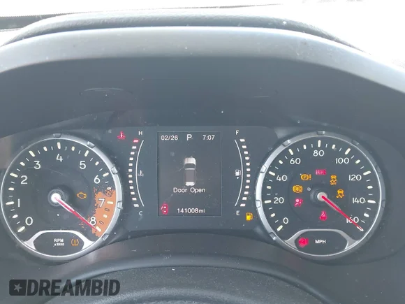 ✅ 2015 Jeep Renegade Latitude • VIN: ZACCJBBT8FPB47926 • Lot: 45103575. Wystawiony na IAAI z przebiegiem 141 008 mil. Bezpłatny archiwum sprzedaży aukcyjnych z USA i szczegółowy raport historii pojazdu na DreamBid. Zdjęcie 7.