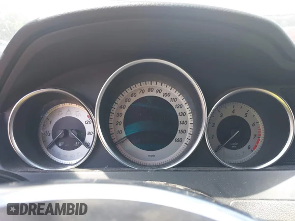 ✅ 2013 Mercedes-Benz C 250 • VIN: WDDGJ4HB4DG033319 • Lot: 45146167. Wystawiony na IAAI z przebiegiem Nie podano. Bezpłatny archiwum sprzedaży aukcyjnych z USA i szczegółowy raport historii pojazdu na DreamBid. Zdjęcie 7.