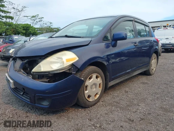 ✅ 2008 Nissan Versa S • VIN: 3N1BC13E78L432602 • Lot: 44566005. Wystawiony na IAAI z przebiegiem 177 521 mil. Bezpłatny archiwum sprzedaży aukcyjnych z USA i szczegółowy raport historii pojazdu na DreamBid. Zdjęcie 2.