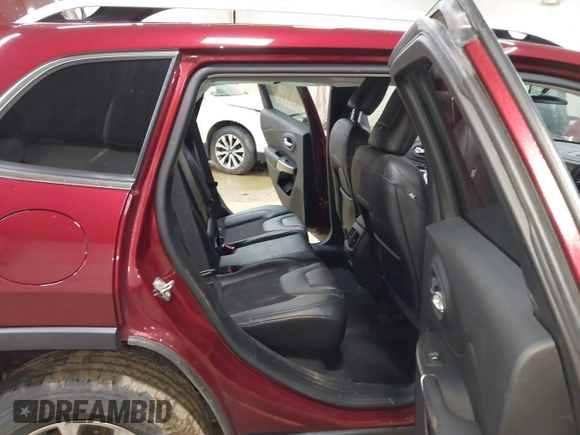 ✅ 2020 Jeep Cherokee Latitude Plus • VIN: 1C4PJMLB3LD584326 • Lot: 44707760. Wystawiony na IAAI z przebiegiem 25 956 mil. Bezpłatny archiwum sprzedaży aukcyjnych z USA i szczegółowy raport historii pojazdu na DreamBid. Zdjęcie 8.