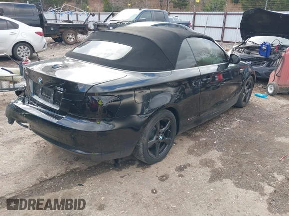 ✅ 2013 BMW 1 Series 128i • VIN: WBAUL7C55DVU08427 • Лот: 43733305. Опубліковано раніше на IAAI з пробігом 97 772 миль. Безкоштовний доступ до архіву аукціонних продажів зі США та докладний звіт про історію автомобіля на DreamBid. Зображення 4.