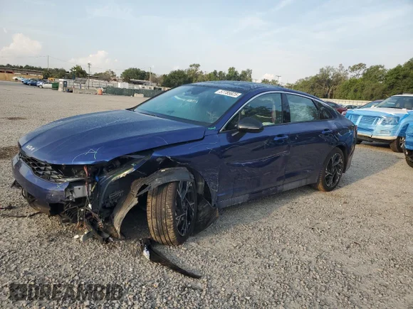 ✅ 2025 Kia K5 GT-Line • VIN: KNAG64J70S5329235 • Лот: 57785825. Опубліковано раніше на Copart з пробігом 8 157 миль. Безкоштовний доступ до архіву аукціонних продажів зі США та докладний звіт про історію автомобіля на DreamBid. Зображення 1.