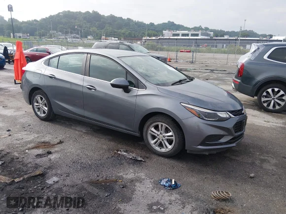 ✅ 2018 Chevrolet Cruze LT • VIN: 1G1BE5SM4J7188773 • Лот: 45128449. Опубліковано раніше на IAAI з пробігом 84 877 миль. Безкоштовний доступ до архіву аукціонних продажів зі США та докладний звіт про історію автомобіля на DreamBid. Зображення 1.