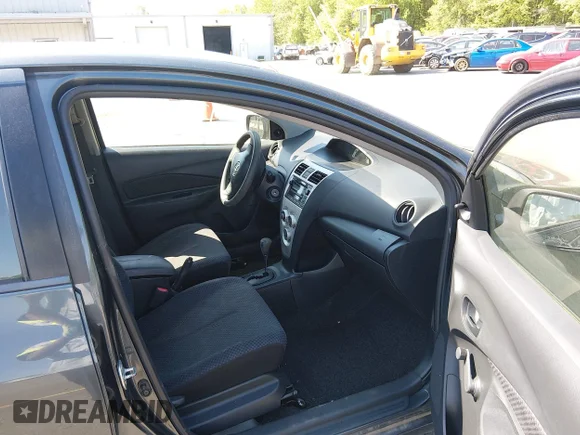 ✅ 2008 Toyota Yaris • VIN: JTDBT923884022716 • Лот: 45113858. Опубліковано раніше на IAAI з пробігом 135 807 миль. Безкоштовний доступ до архіву аукціонних продажів зі США та докладний звіт про історію автомобіля на DreamBid. Зображення 5.