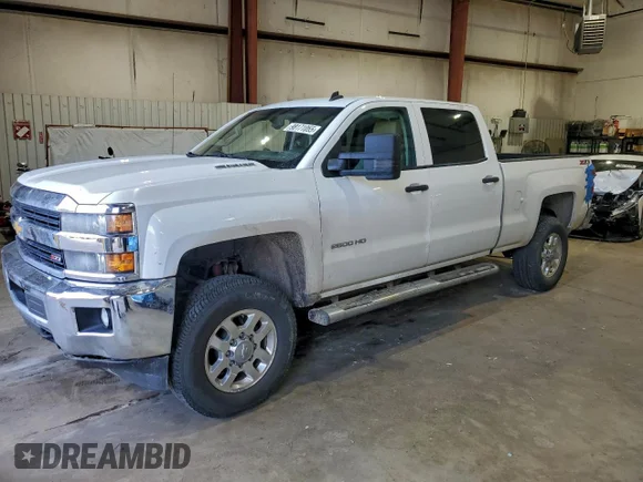 ✅ 2015 Chevrolet Silverado 2500HD LT • VIN: 1GC1KVE8XFF180796 • Lot: 98171055. Wystawiony na Copart z przebiegiem 176 753 mil. Bezpłatny archiwum sprzedaży aukcyjnych z USA i szczegółowy raport historii pojazdu na DreamBid. Zdjęcie 1.
